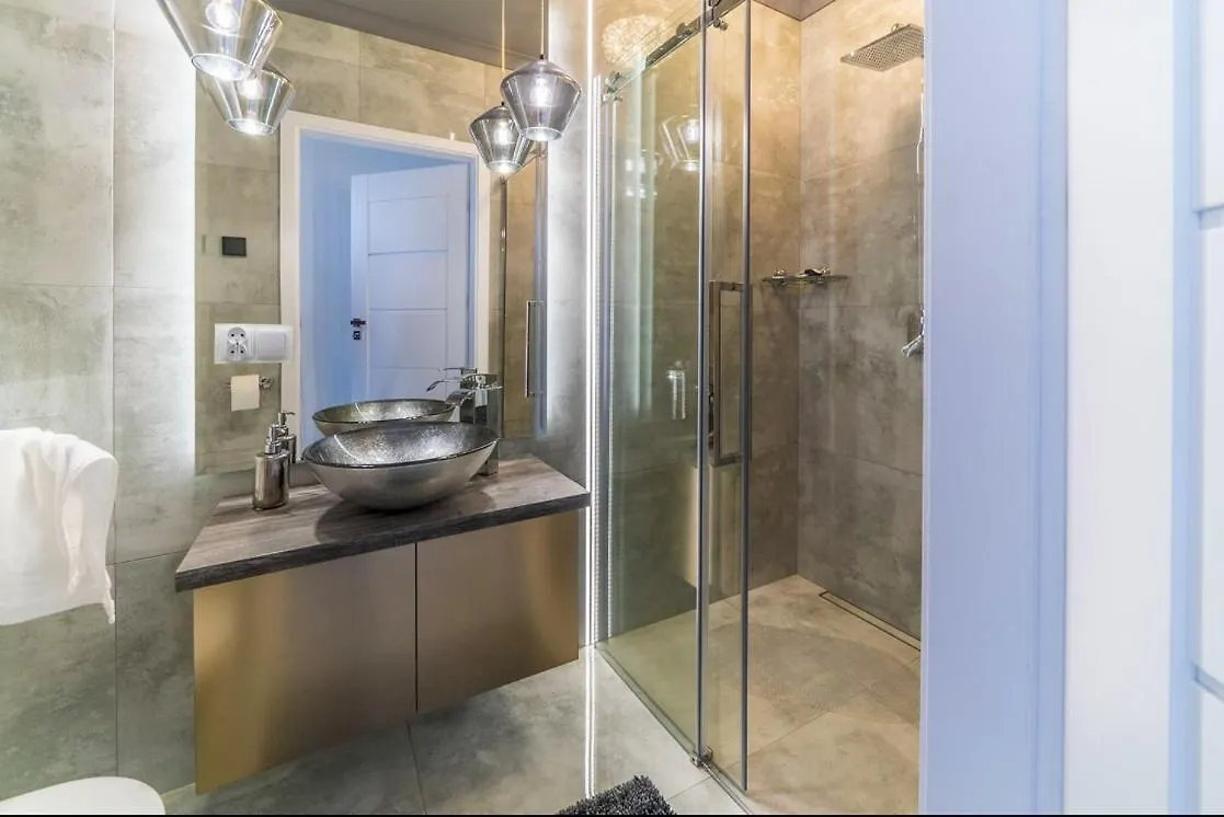 Apartmate- City View Comfy Apartment By The Sea & Free Gym Gdansk